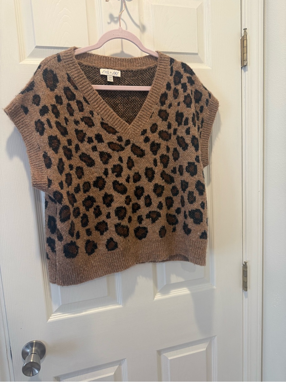She + Sky Leopard Print V-Neck Sweater Vest